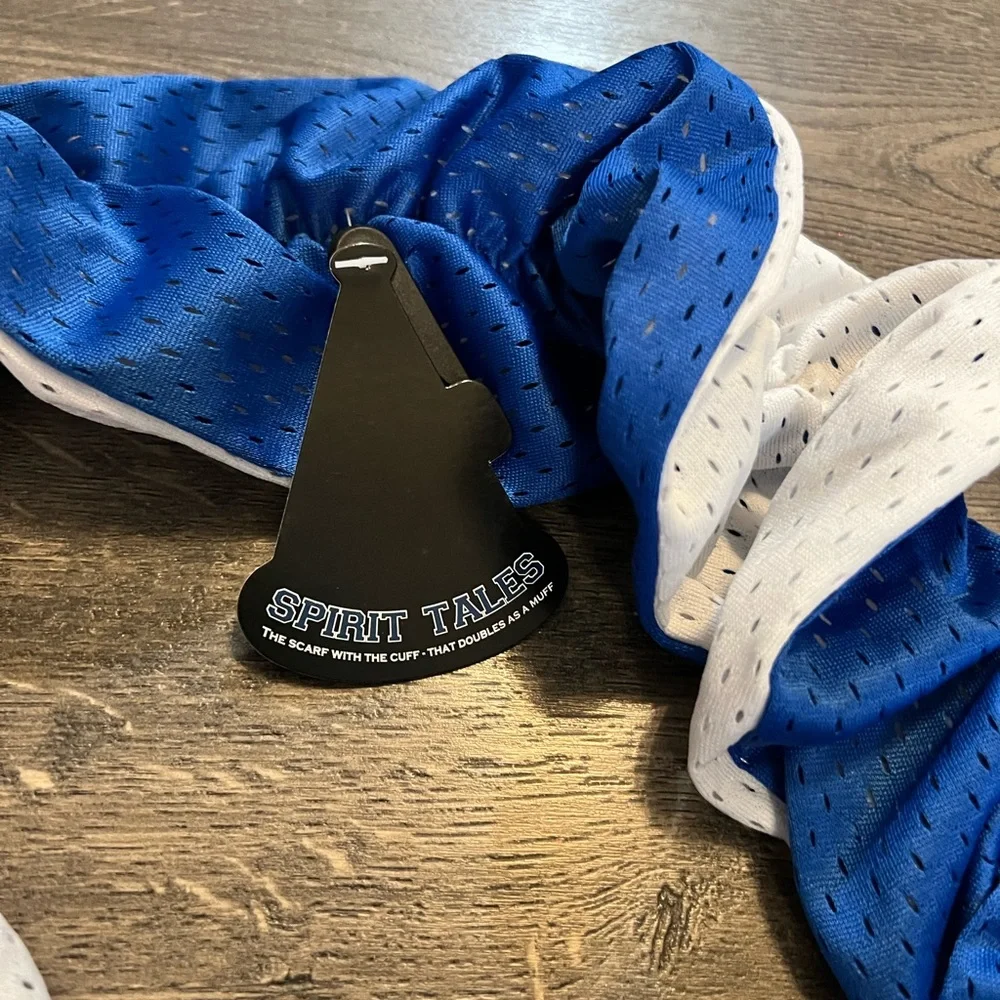 Spirit Tales University of Kentucky Scarf With A Cuff, Doubles As A Muff NWT‎
